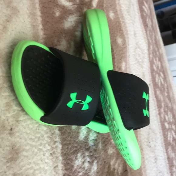 Under armour slides size 6 - Picture 4 of 6